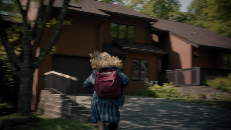 JanSport Backpack in American Horror Stories S03E01 "Bestie" (2023) - 421218