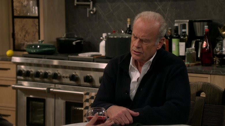 Ty Nant Sparkling Red Water Glass Bottle in Frasier S01E06 "Blind Date" (2023) - 428193