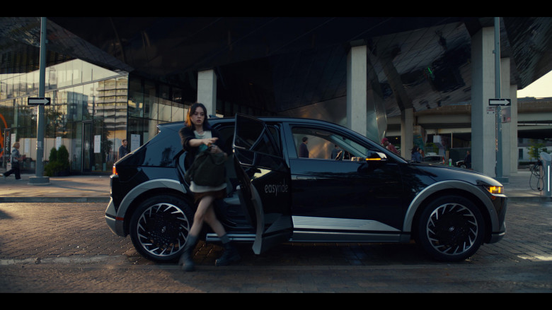Hyundai Car in Orphan Black: Echoes S01E02 "Jules" (2023) - 425881