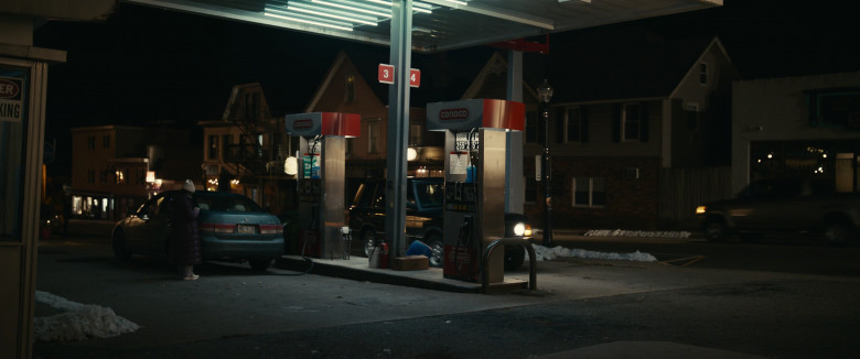 Conoco Gas Station in Dumb Money (2023) - 426418