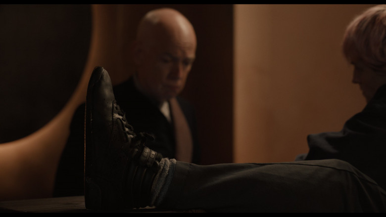 Reebok Black Sneakers Worn by Emma Corrin as Darby Hart in A Murder at the End of the World S01E02 "Chapter 2: The Silver Doe" (2023) - 436774