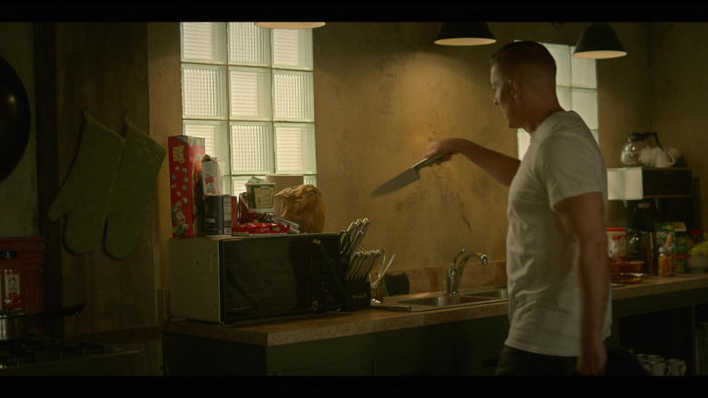 General Mills Lucky Charms, Morton Salt, Quaker Life Cereal in Power Book IV: Force S02E09 "No Loose Ends" (2023) - 425172