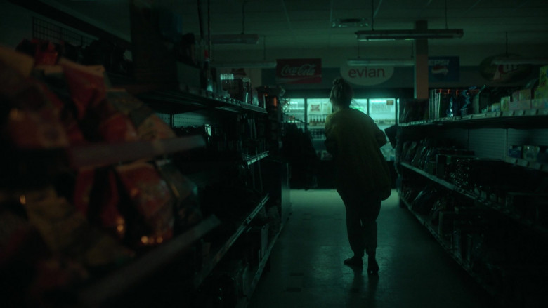 Coca-Cola, Evian, Pepsi and 7UP in Fargo S05E01 "The Tragedy of the Commons" (2023) - 434744
