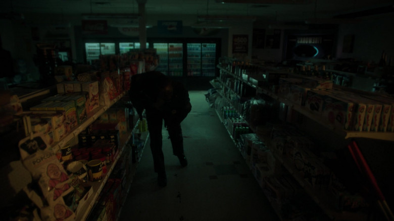 Nature Valley, Chock full o'Nuts, LesserEvil Snacks in Fargo S05E01 "The Tragedy of the Commons" (2023) - 434847