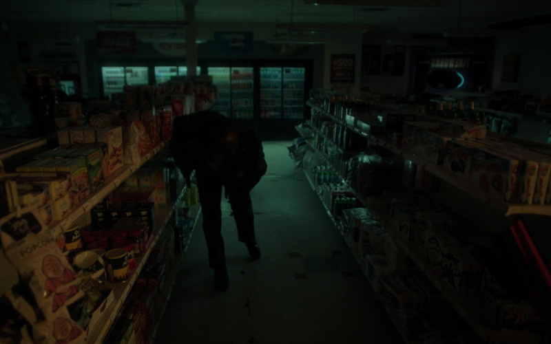 Nature Valley, Chock full o'Nuts, LesserEvil Snacks in Fargo S05E01 "The Tragedy of the Commons" (2023)