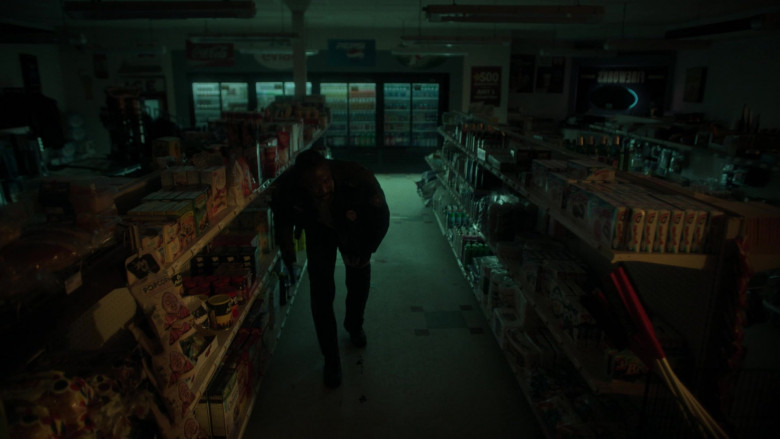 Nature Valley, Chock full o'Nuts, LesserEvil Snacks, Hostess in Fargo S05E01 "The Tragedy of the Commons" (2023) - 434849