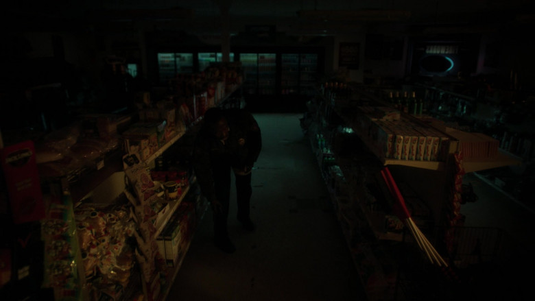 LesserEvil Snacks and Hostess Brands in Fargo S05E01 "The Tragedy of the Commons" (2023) - 434839