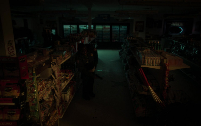 Jack Link's, Wonder Bread, LesserEvil Snacks and Hostess in Fargo S05E01 "The Tragedy of the Commons" (2023)