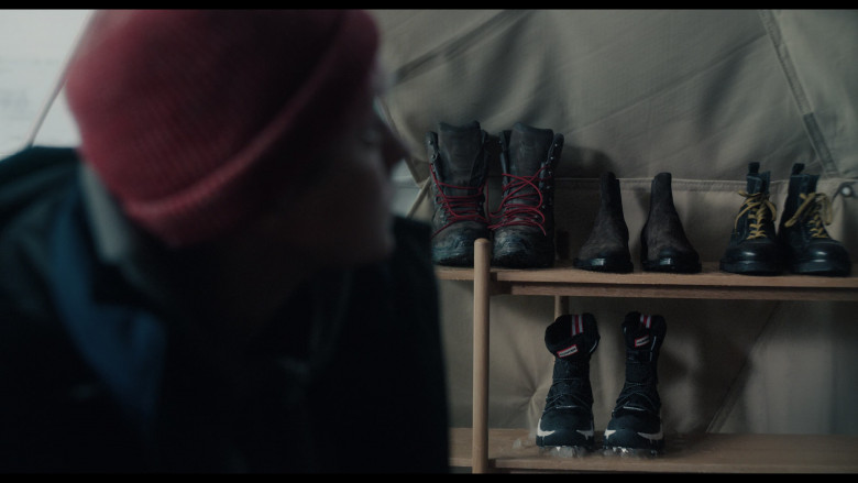Hunter Snow Boots in A Murder at the End of the World S01E03 "Chapter 3: Survivors" (2023) - 433898