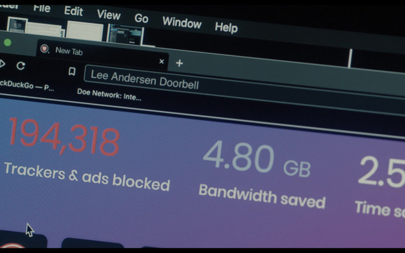 DuckDuckGo Web Search Engine and Brave Browser in A Murder at the End of the World S01E02 "Chapter 2: The Silver Doe" (2023)