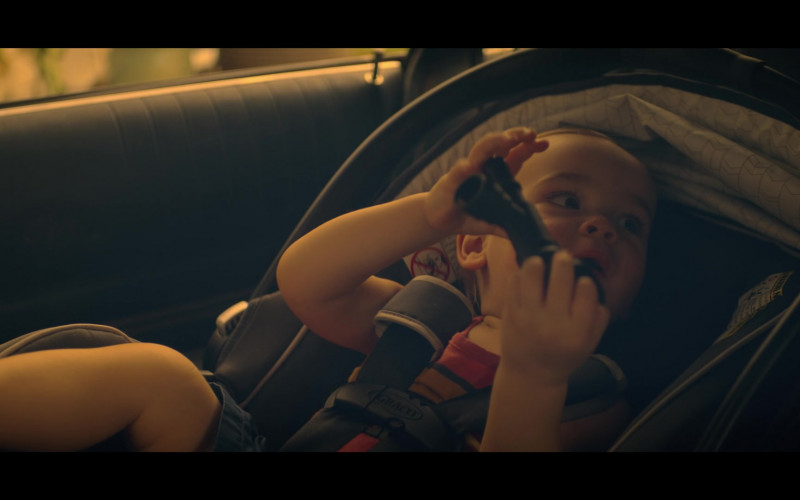 Graco Baby Car Seat in Doom Patrol S04E12 "Done Patrol" (2023)