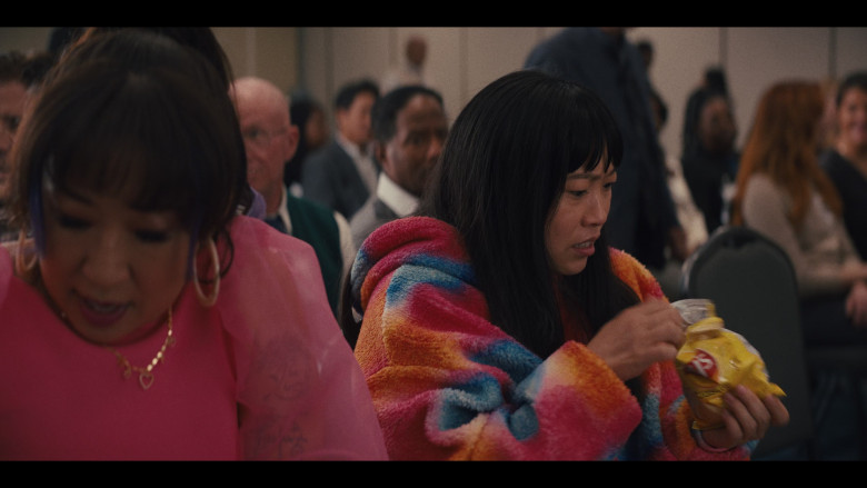 Lay's Chips Enjoyed by Awkwafina as Anne in Quiz Lady (2023) - 424536