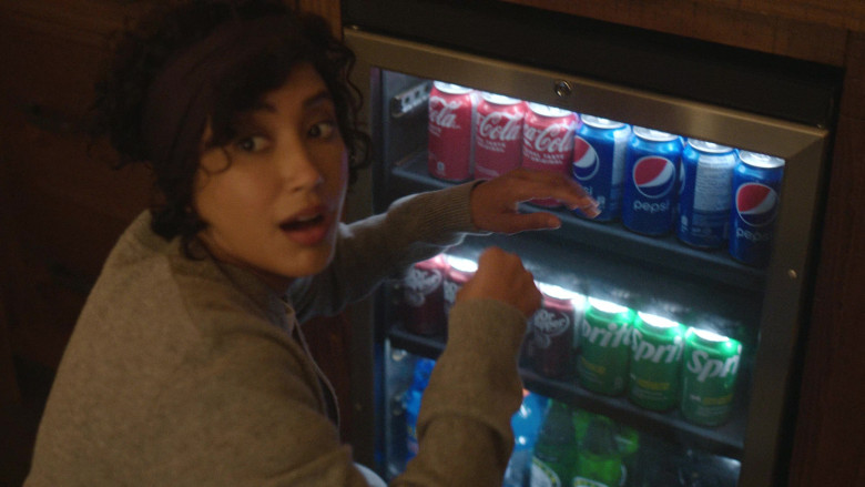 Coca-Cola, Pepsi, Dr Pepper and Sprite Cans in Upload S03E06 "Memory Crackers" (2023) - 425466