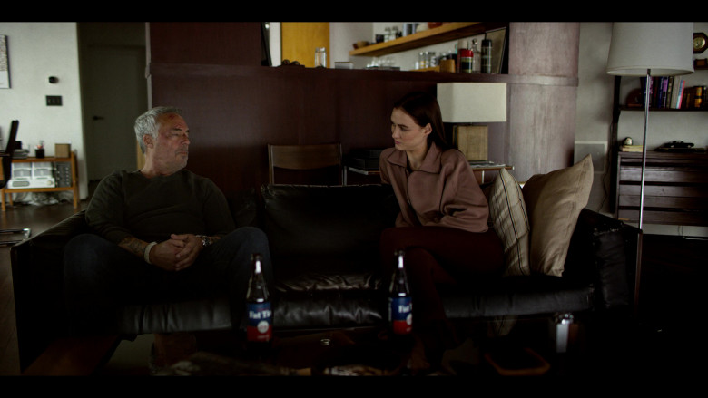 New Belgium Brewing Company Fat Tire Ale Bottles in Bosch: Legacy S02E10 "A Step Ahead" (2023) - 429372
