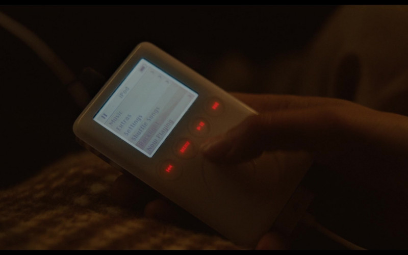 Apple iPod Player in A Murder at the End of the World S01E01 "Chapter 1: Homme Fatale" (2023)