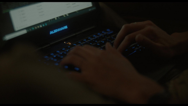 Alienware Laptop in A Murder at the End of the World S01E01 "Chapter 1: Homme Fatale" (2023) - 430317