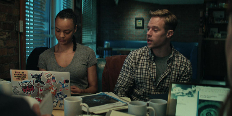 Kellogg's Stickers in Reacher S02E04 "A Night at the Symphony" (2023) - 450294