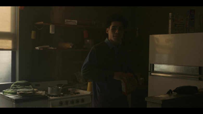 Kellogg's Frosted Flakes Cereal and Fanta Soda Can in Power Book III: Raising Kanan S03E03 "Uninvited Guests" (2023) - 448463