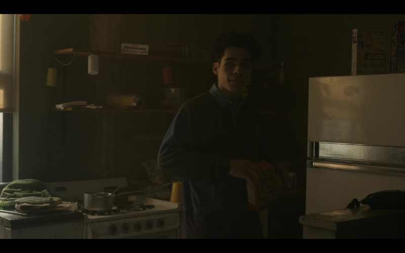 Kellogg's Frosted Flakes Cereal and Fanta Soda Can in Power Book III: Raising Kanan S03E03 "Uninvited Guests" (2023)