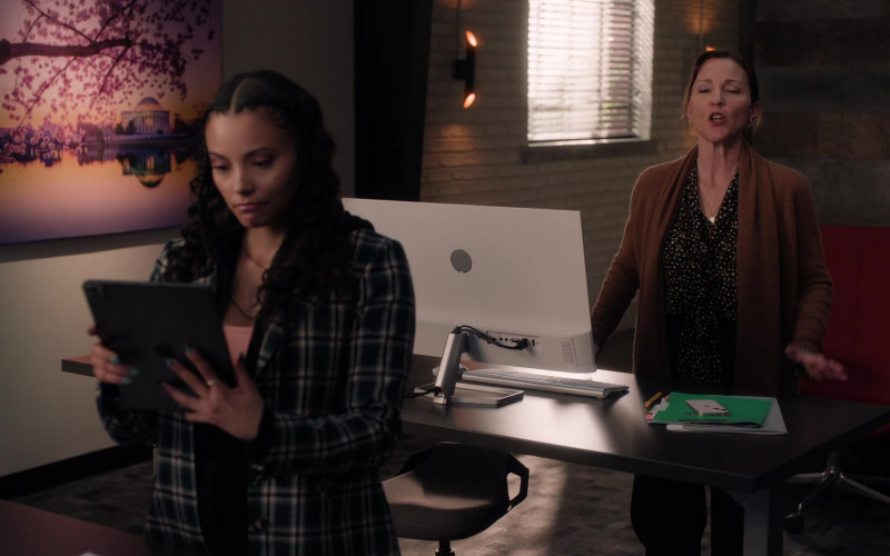 Apple iPad Tablet in Found S01E11 "Missing While Interracial" (2023)