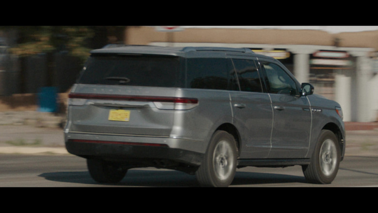 Lincoln Navigator Car in The Curse S01E08 "Down and Dirty" (2023) - 451213