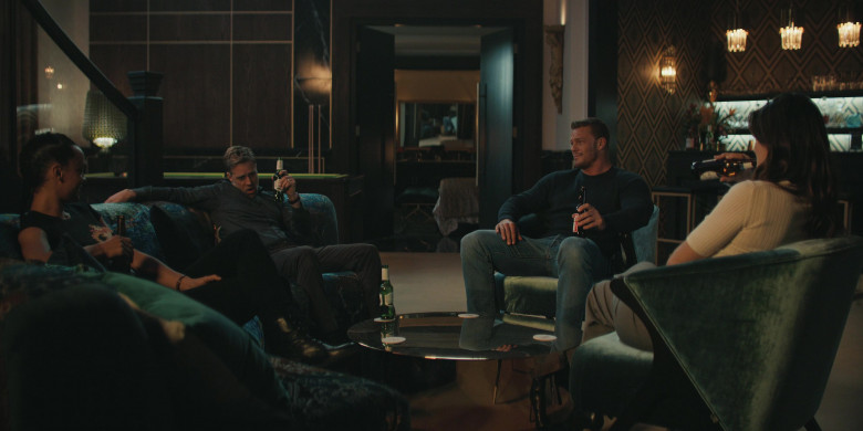 Michelob Ultra, Stella Artois and Budweiser Beer in Reacher S02E02 "Picture Says a Thousand Words" (2023) - 447943