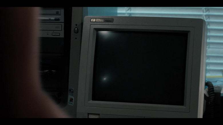 HP Monitor, Intel and Microsoft Windows Stickers in Obliterated S01E05 "Shots! Shots! Shots!" (2023) - 439302