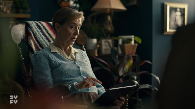 Apple iPad Tablet in SurrealEstate S02E10 "Letting Go" (2023) - 442354