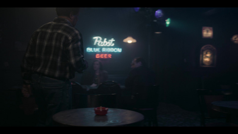 Pabst Blue Ribbon Beer Sign in Power Book III: Raising Kanan S03E04 "In Sheep's Clothing" (2023) - 450187
