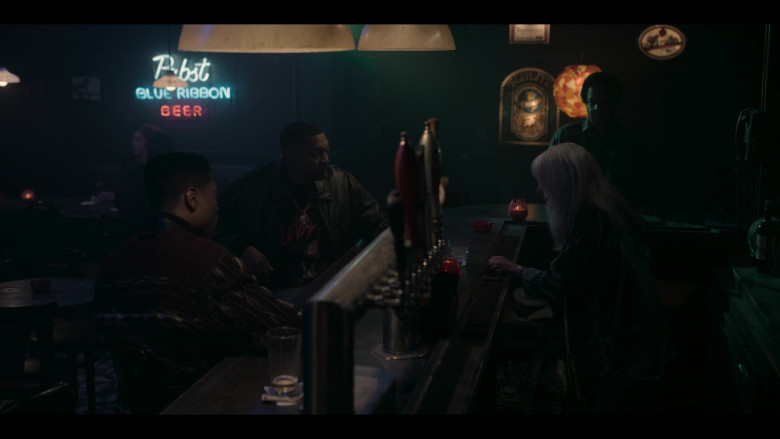 Pabst and Schlitz Beer Signs in Power Book III: Raising Kanan S03E04 "In Sheep's Clothing" (2023) - 450179