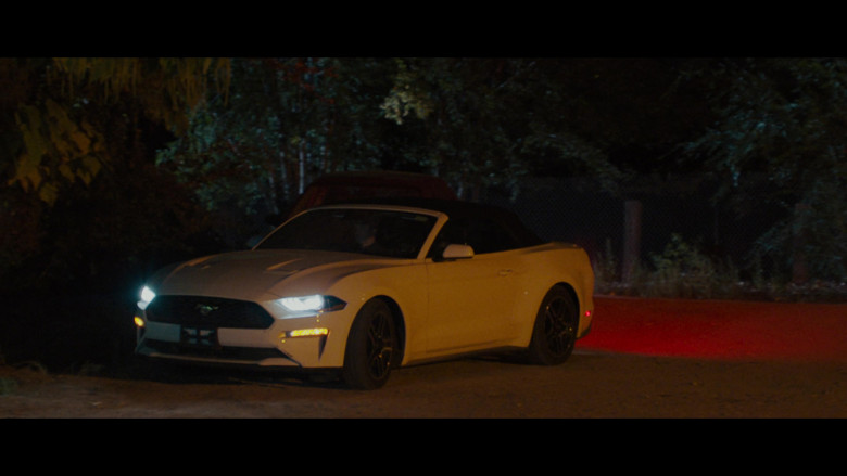 Ford Mustang White Car in The Curse S01E08 "Down and Dirty" (2023) - 451172