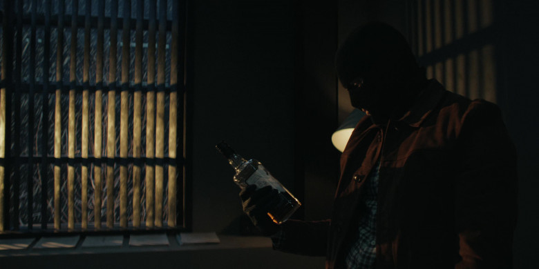 Jim Beam Bourbon Whiskey in Reacher S02E03 "Burial" (2023) - 448011