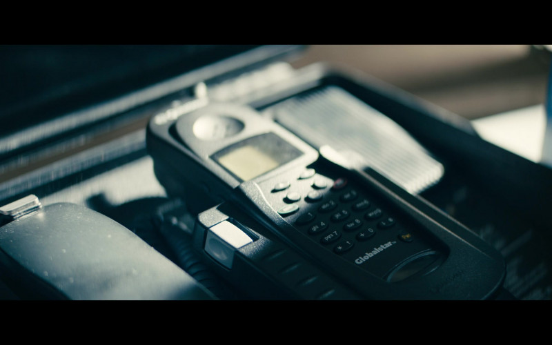 Globalstar Qualcomm Satellite Phone in Leave the World Behind (2023)
