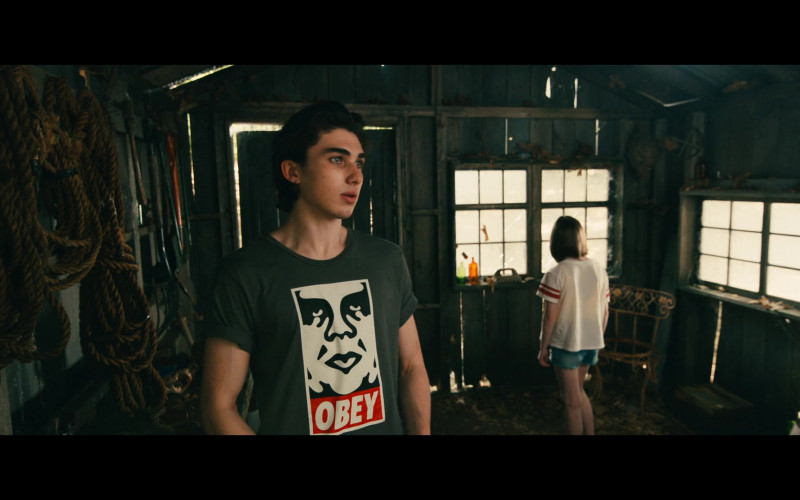 Obey T-Shirt Worn by Charlie Evans as Archie Sandford in Leave the World Behind (2023)