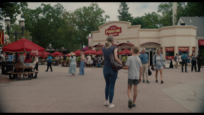 Six Flags Amusement Park and Coca-Cola in A Murder at the End of the World S01E06 "Chapter 6: Crime Seen" (2023) - 445631