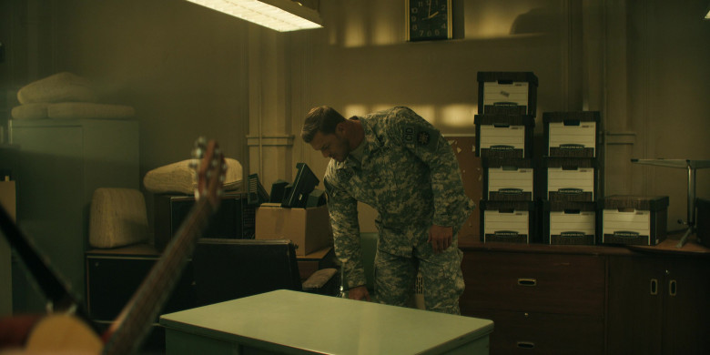 Bankers Boxes in Reacher S02E01 "New York's Finest" (2023) - 447463