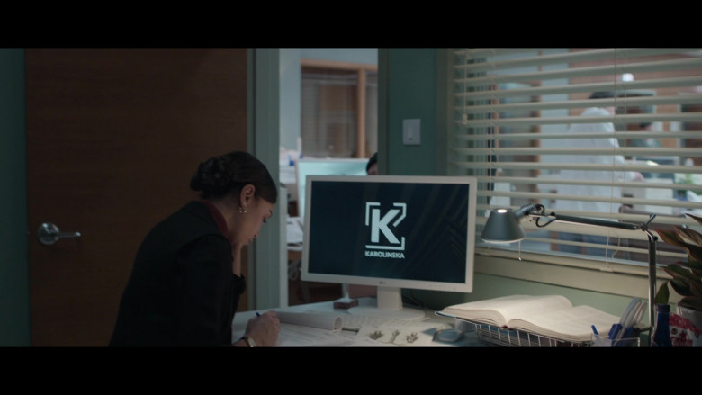LG Monitor in Dr. Death S02E02 "Worth the Risk" (2023) - 449768