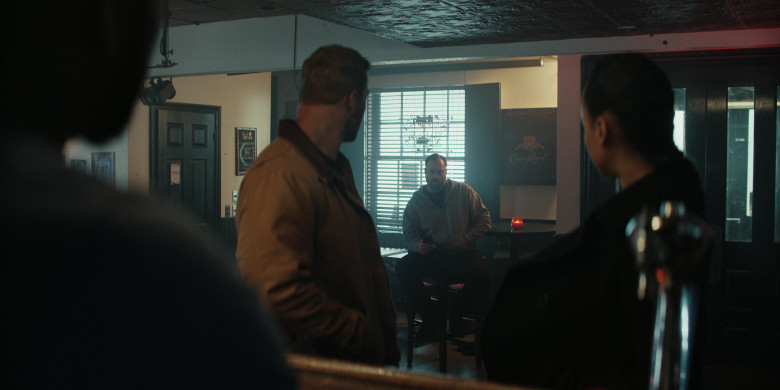 Crown Royal Whisky in Reacher S02E02 "Picture Says a Thousand Words" (2023) - 447903