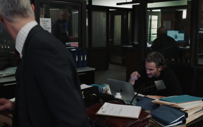 #1003 – ProductPlacementBlog.com – Law & Order – Special Victims Unit – Season 25 Episode 1 Brand Tracking (Timecode – H00M16S42)