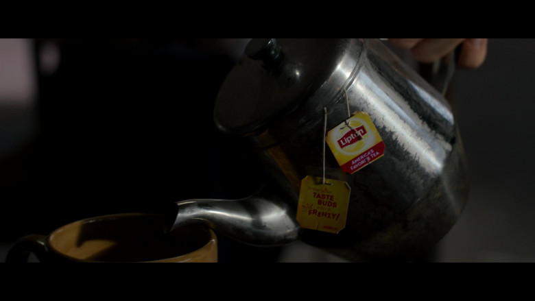 Lipton Tea in The Brothers Sun S01E05 "The Rolodex" (2024) - 452367