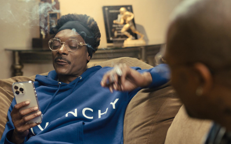 Givenchy Blue Hoodie, Versace Eyeglasses and Apple iPhone of Snoop Dogg as Jaycen Jennings in The Underdoggs (2024)