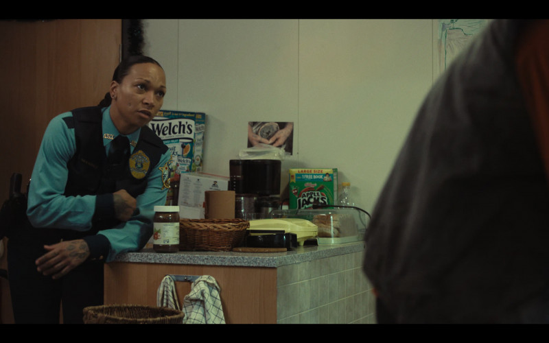 Welch's Fruit Snacks, Quaker Oats and Kellogg's Apple Jacks Cereal in True Detective S04E01 "Part 1" (2024)
