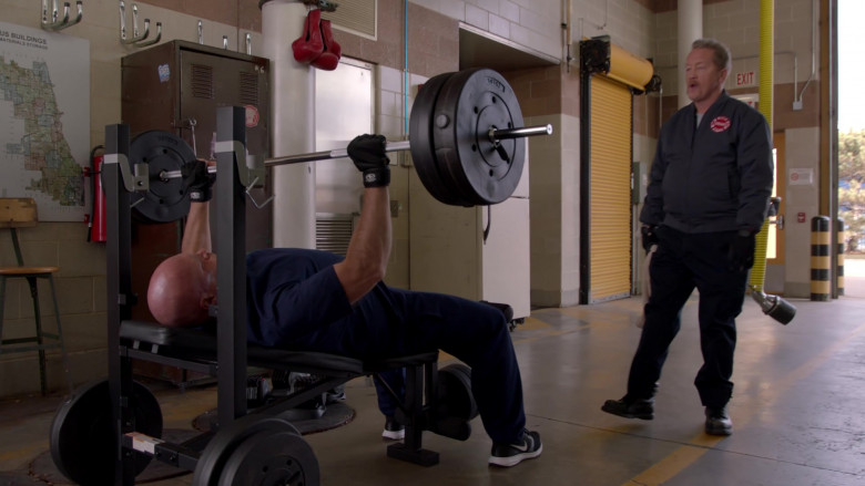 Nike Sneakers in Chicago Fire S12E02 "Call Me McHolland" (2024) - 460187