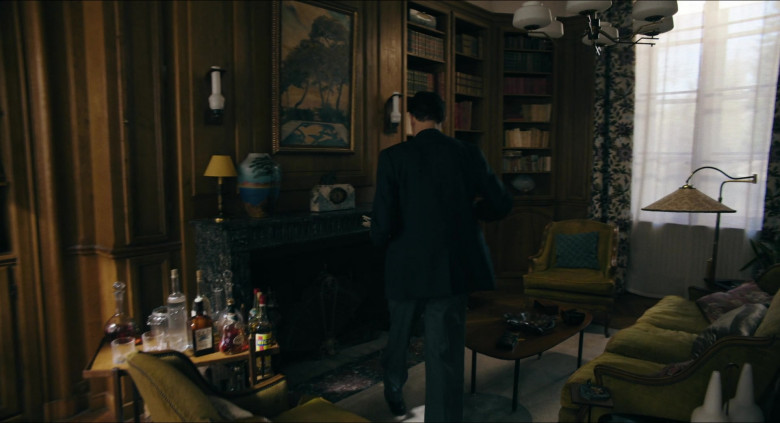 Hennessy Cognac and Ricard Liqueur in Monsieur Spade S01E01 (2024) - 456896