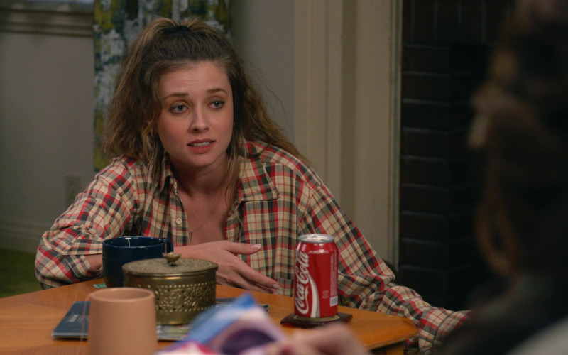 Coca-Cola Soda in Ted S01E05 "Desperately Seeking Susan" (2024)