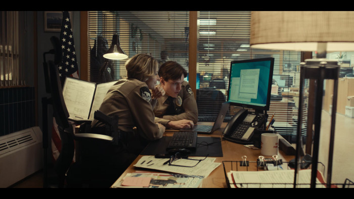 Apple MacBook And Vtech Phone In True Detective S04E01 Part 1 2024   1780 ProductPlacementBlog.com True Detective 2024 Season 4 Episode 1 Brand Tracking Timecode H00M29S39 700x394 