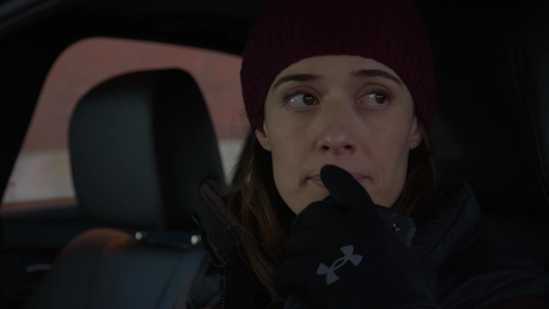 Under Armour Gloves in Chicago P.D. S11E02 "Retread" (2024) - 460384