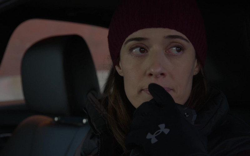 Under Armour Gloves in Chicago P.D. S11E02 "Retread" (2024)