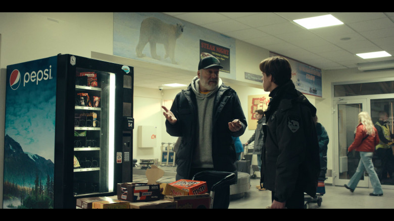Nature Valley, Pepsi, Cheez-It, Kit Kat, Snickers, Twix and M&M's in True Detective S04E02 "Part 2" (2024) - 458936