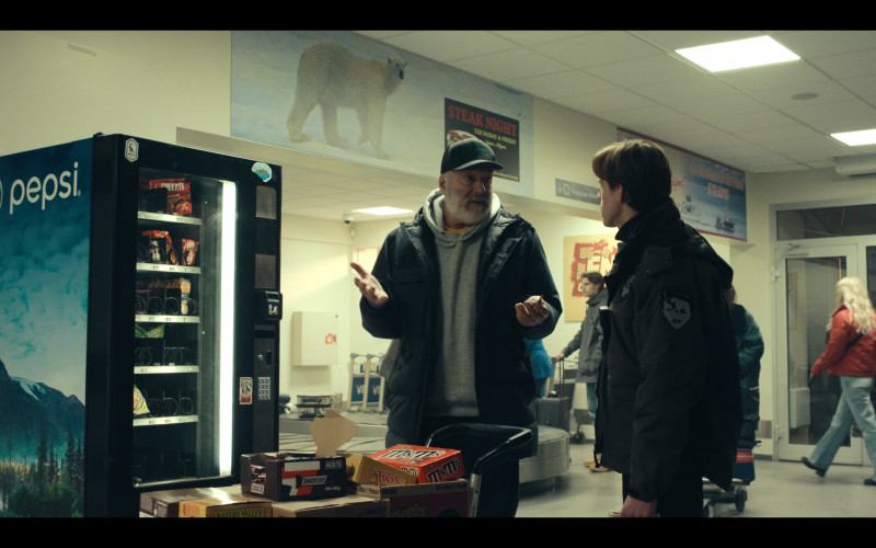 Nature Valley, Pepsi, Cheez-It, Kit Kat, Snickers, Twix and M&M's in True Detective S04E02 "Part 2" (2024)